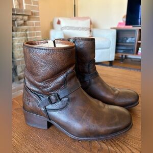 Frye Lynn Strap Short Boots, Dark brown, size 8.5